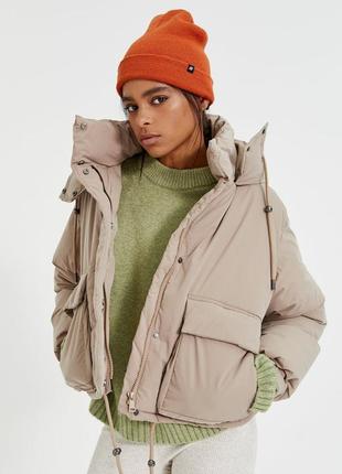 Короткая стеганая куртка pull&bear с капюшоном6 фото