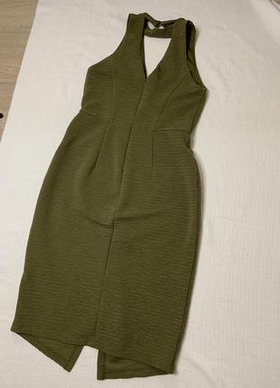 Платье миди хаки зелёное, чокер, v-вырез, асимметрия, без рукавов10 фото