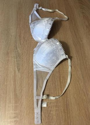 Белый бюст 85b