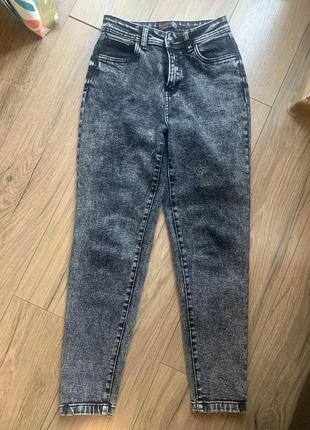 Джинсы mom красивый цвет