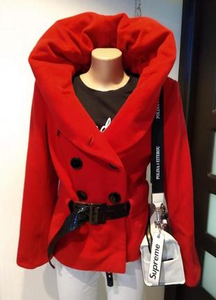 Яркое стильное красное пальто пиджак жакет ветровка8 фото