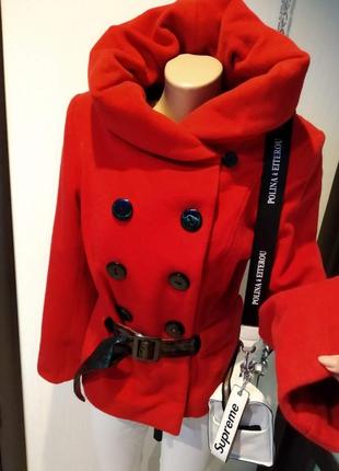 Яркое стильное красное пальто пиджак жакет ветровка7 фото