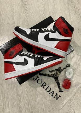 Мужские высокие черно-белые с красным кожаные кроссовки nike air jordan  1🆕2 фото
