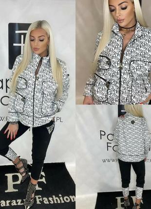 Стильный костюм,ветровка+ штаны, объемные карманы.