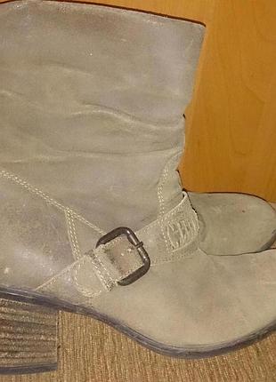 Стильні коричневі ботильйони замша clarks р40