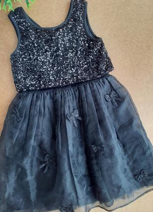 Нарядное черное платье в пайетках с пышной юбкой 9 лет1 фото