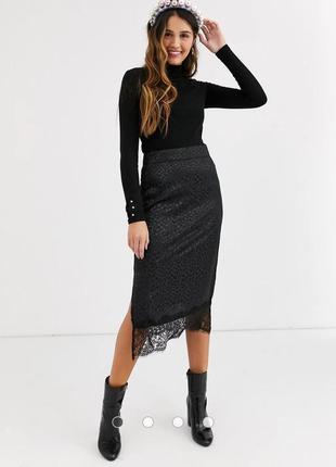 Стильная эффектная атласная юбка миди в бельевом стиле с кружевом7 фото