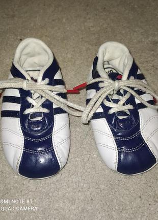 Кожаные кроссовки кеды на малыша, пинетки adidas1 фото