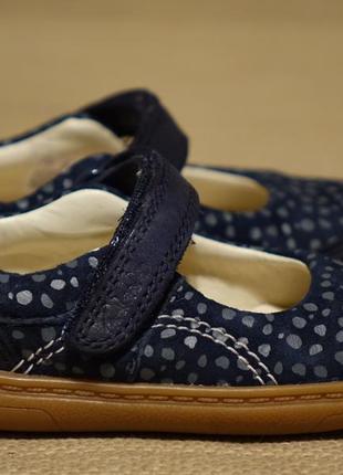 Милые комбинированніе кожаные туфельки clarks first shoes англия  20 р.7 фото