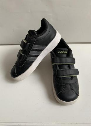 Классные кроссовки adidas р.25