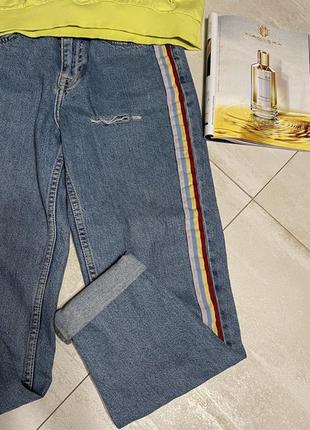 Яркие джинсы мом с лампасами2 фото
