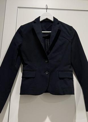 Пиджак, костюм, бомбер, кофта, кожанка(нет в наличии), рубашка, джинсы, платье