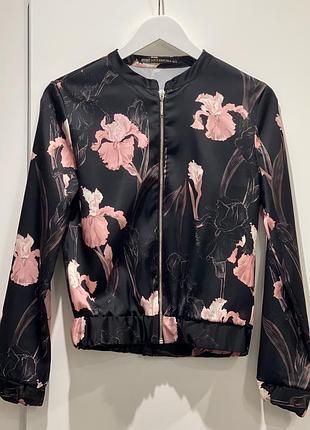 Пиджак, костюм, бомбер, кофта, кожанка(нет в наличии), рубашка, джинсы, платье