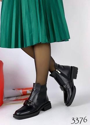 Черевики, натуральна шкіра.