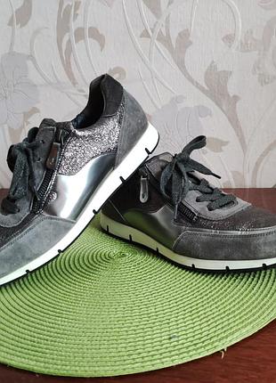 Кожаные фирменные кроссовки paul green
