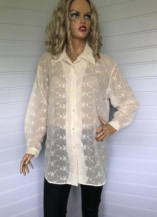 Кремовая блуза с вышивкой