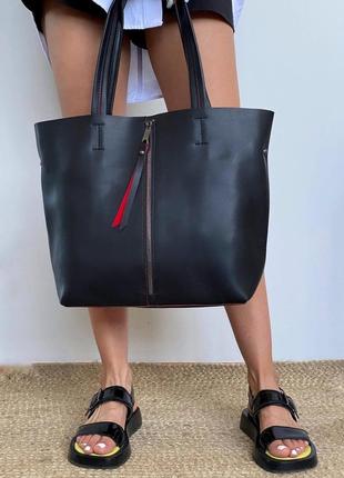 Чорна сумка з червоною окантовкою