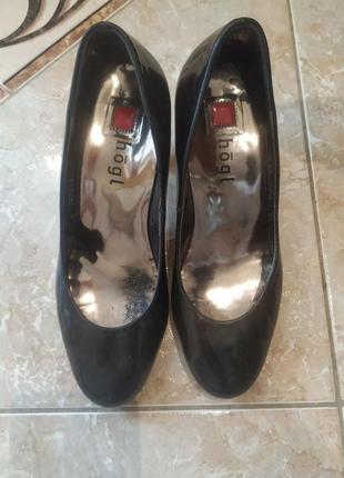 Туфлі лаковані