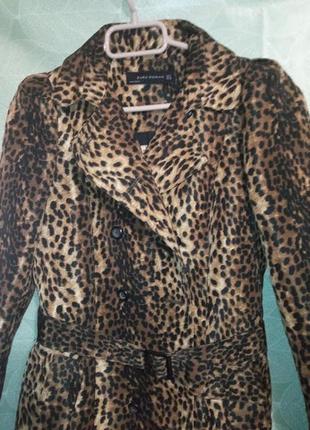 Двобортне пальто з леопардовим принтом