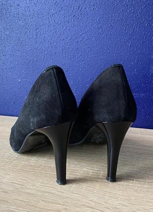 Чорні замшеві туфлі-човники2 фото
