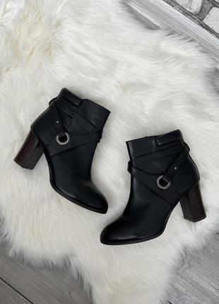 Демісезонні черевики, ботильйони еко шкіра marks&spencer 39 розмір