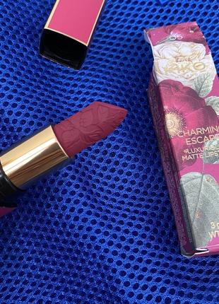 Матова помада charming escape 05 kiko