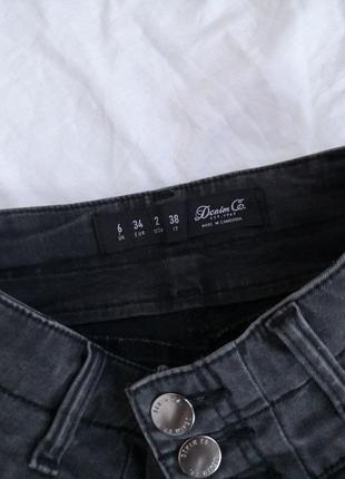 Крутые темно-серые джинсовые шорты на высокой посадке.5 фото