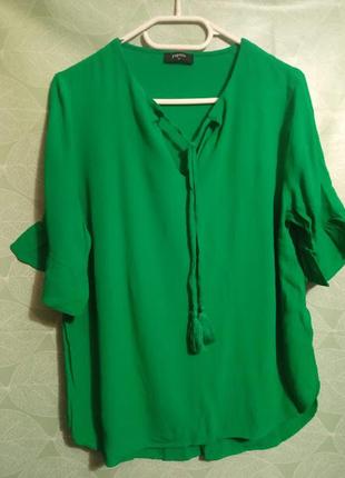 Зелена блуза з декоративними пензликами