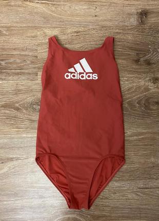 Класний цільний купальник для спорту