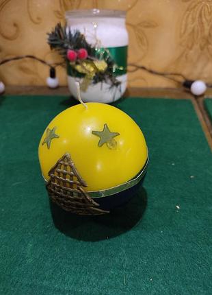 Свічка - новорічний куля.