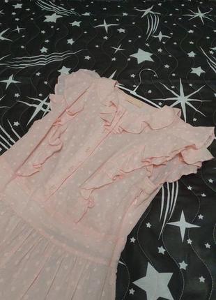 Нежно-розовое приталенное платье c оборками5 фото