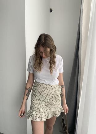 Юбка с имитацией на запах молочного цвета