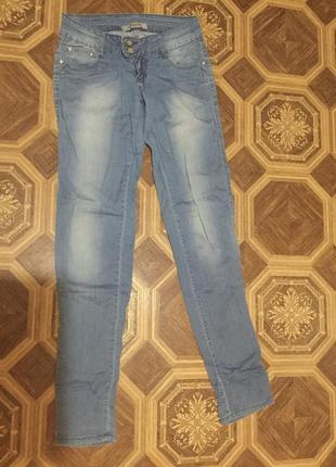 Джинсы 42 р.