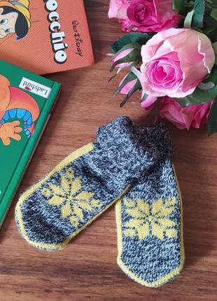 Классные теплые варежки на малышку george на 3-4 года.