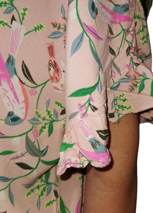 Блуза из вискозы батал большого размера в принт цветы с птицы с рюшами футболка4 фото