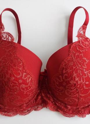 Очаровательный кружевной бюстгальтер на пышную грудь