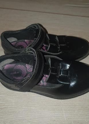 Туфли лаковые девочку  kickers 19р. кожа 2