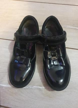 Туфли лаковые девочку  kickers 19р. кожа