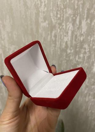 Червоний оксамитовий футляр коробка подарункова для ювелірної прикраси1 фото