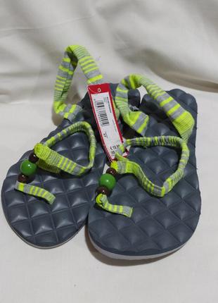 Женские шлепанцы