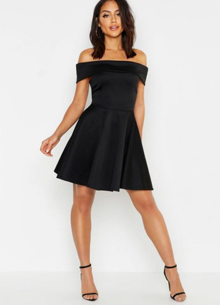 Замечательное чёрное платье с открытыми плечами boohoo, платье до колена,короткое платье1 фото