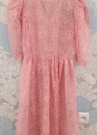Очаровательное ажурное платье  розового цвета разм. 46-481 фото