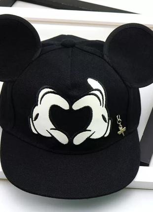Детская кепка снепбек с ушками микки маус сердце (mickey mouse) disney с прямым козырьком черная, унисекс4 фото