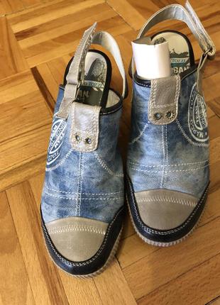 Стильні босоніжки