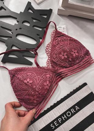 Розовый кружевной бра с чашками