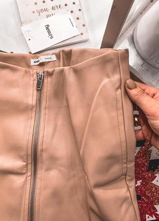 Розовая мини юбка из еко кожы2 фото