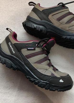 Жіночі кросівки