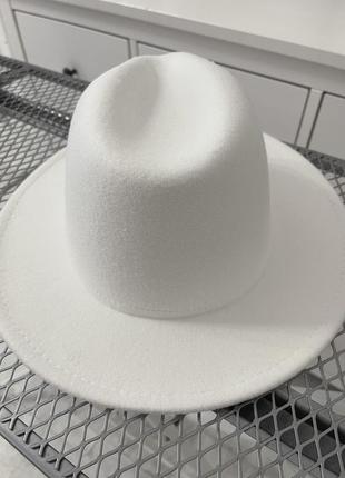 Шляпа белая
