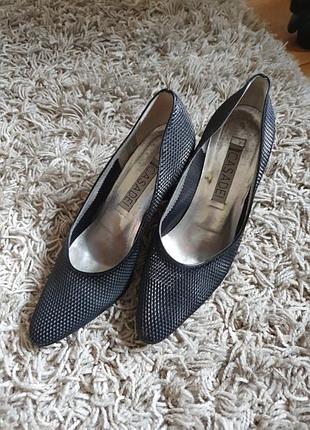 Вінтажні туфлі casadei