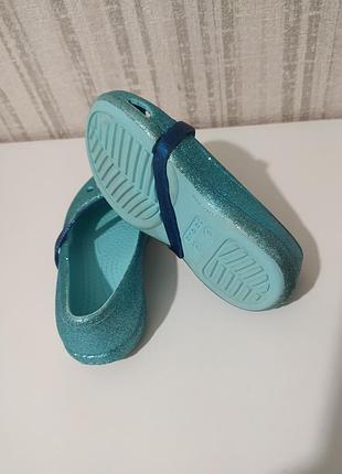 На дівчинку 4